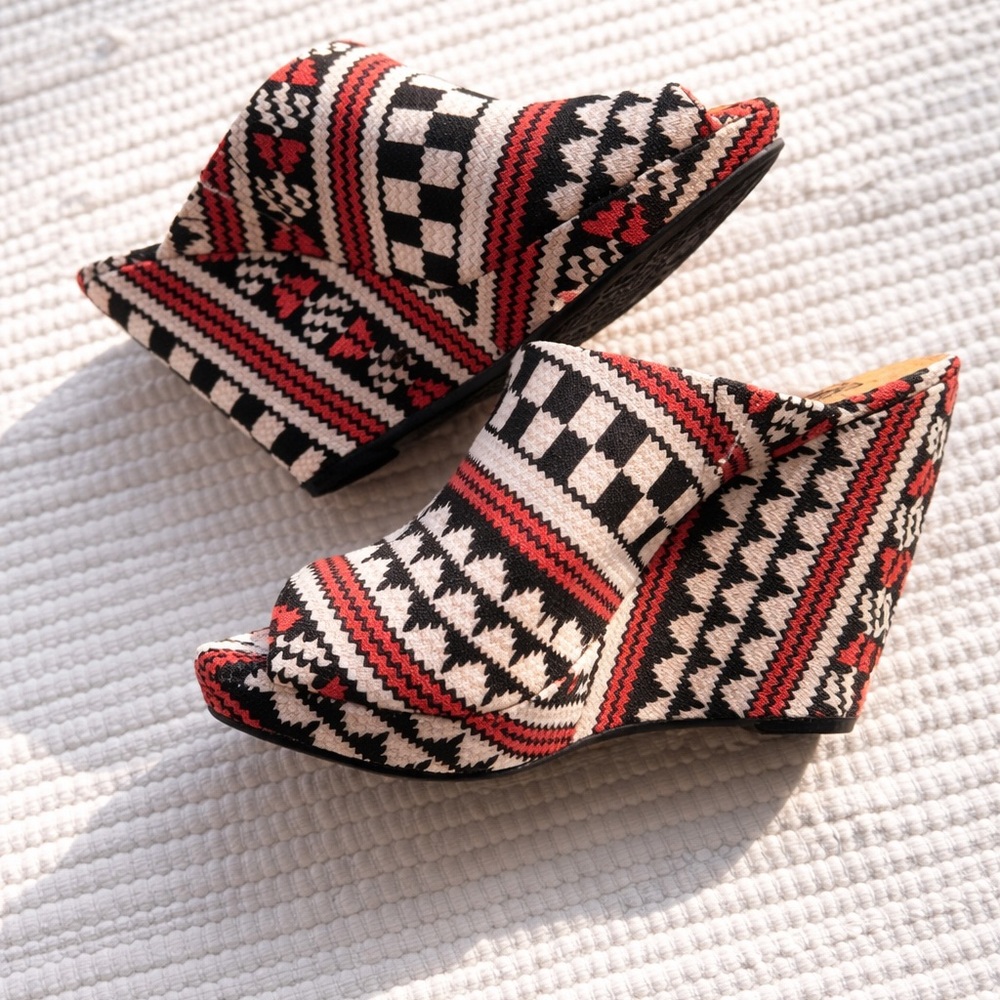 Gianni Bini Tribal Print Wedge Booties Size 9M Red Black Like New